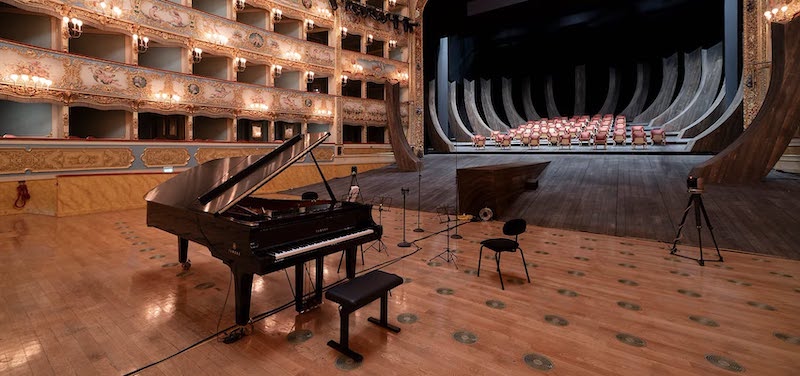 Yamaha Grand
Piano